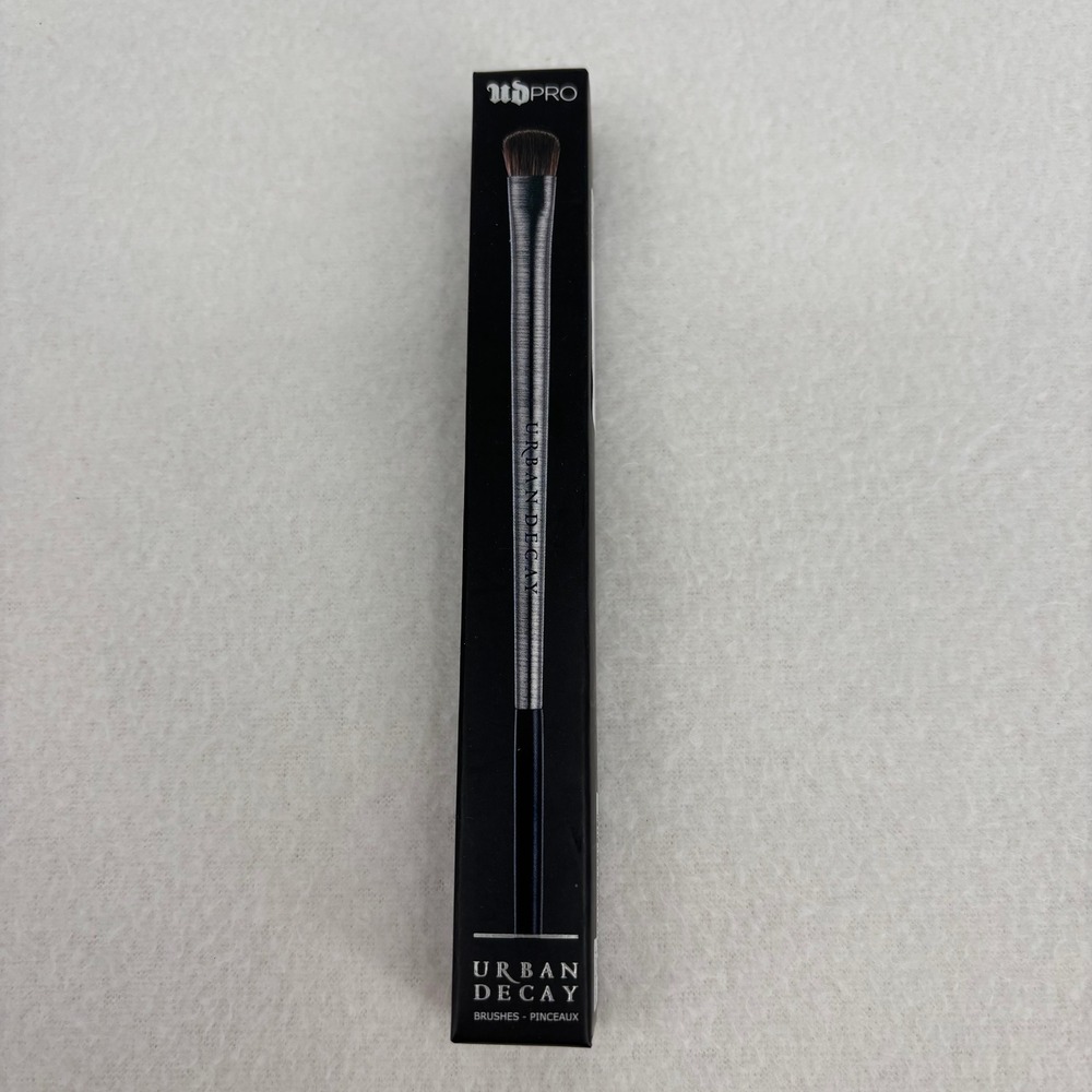 Urban Decay UD Pro Essential Eye Tool E216 Makeup Brush New in Box